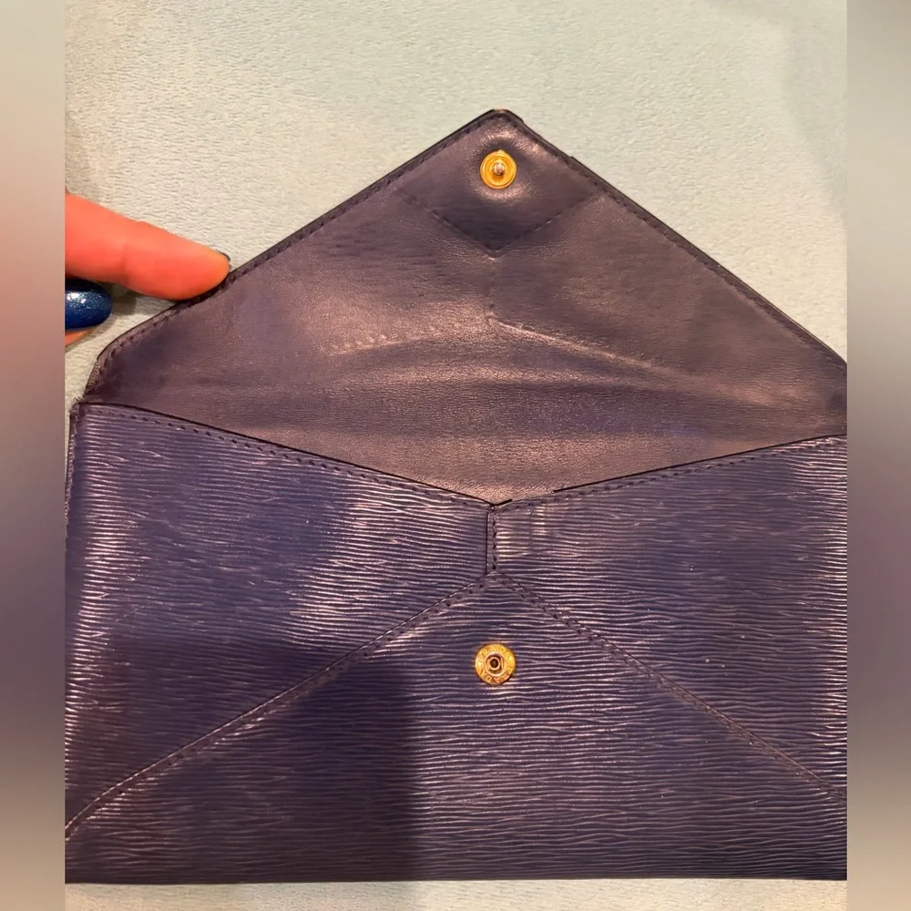 Prada Envelope Wallet in Blue Leather Flawed Gem ๐ - Picture 4 of 17